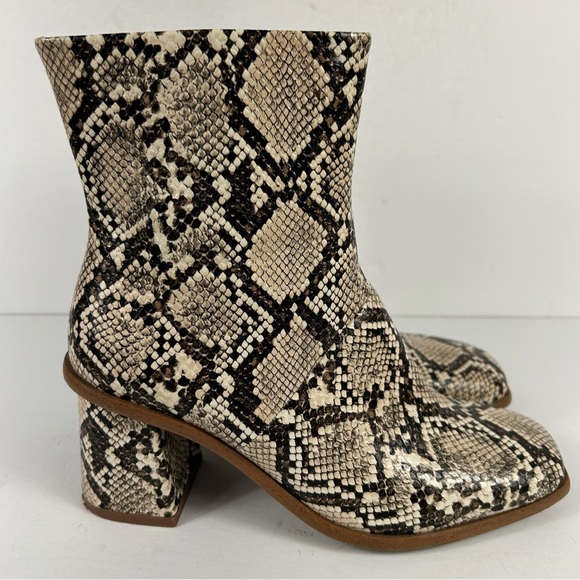 ❤️ Time and Tru Beige Snakeskin Ankle Memory Foam Boots Size 8 - Picture 3 of 7